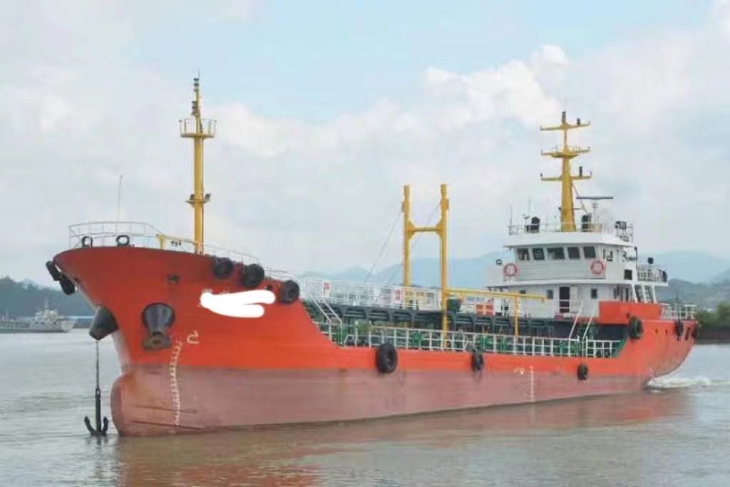转让2014年台州造双底双売1000吨油船