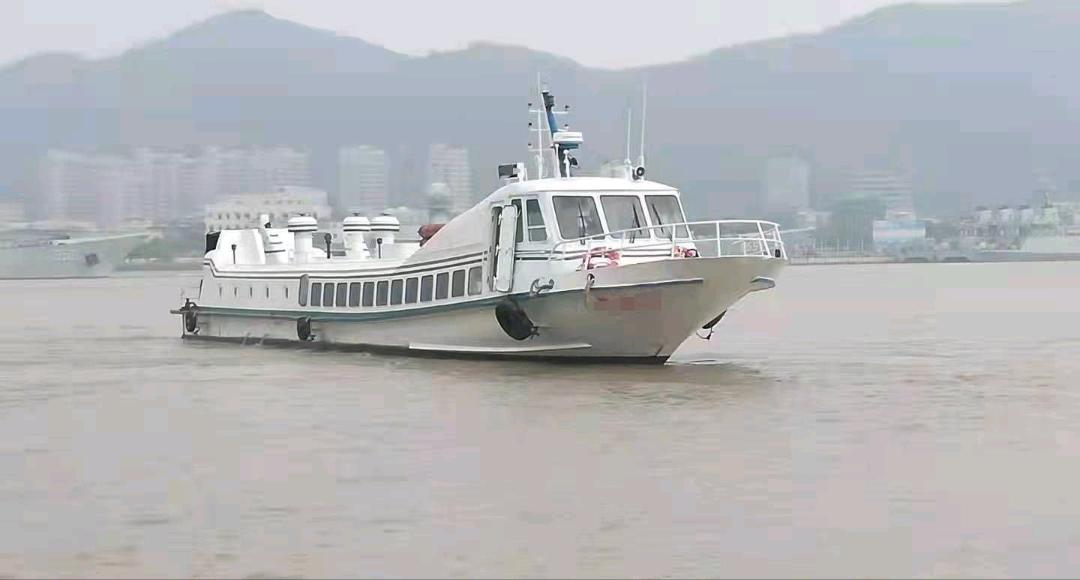出售1200马力交通船