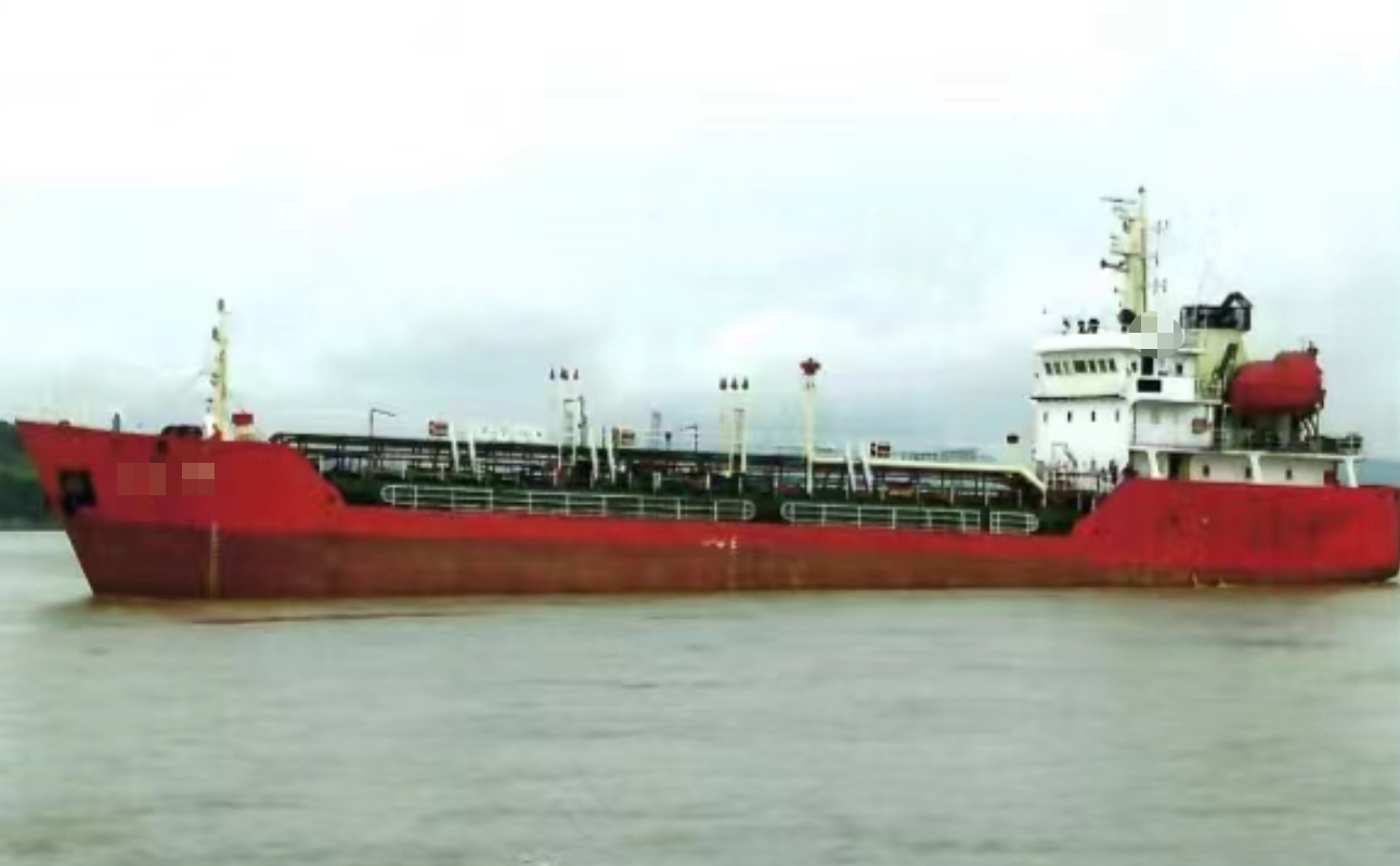 出售:【化学品液化船】1900吨，2006年江苏造