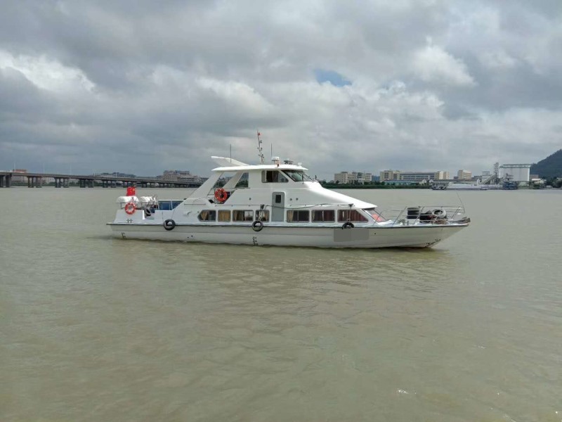 出售2011年造17.58米12人沿海玻璃钢交通船