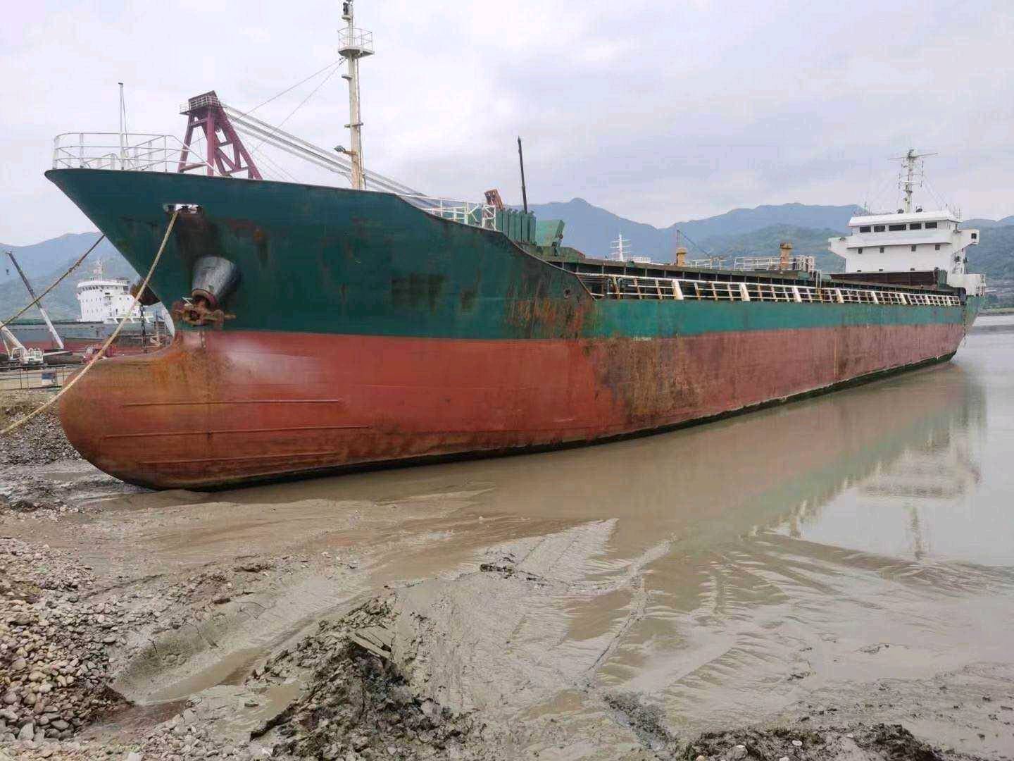 高价收购各种废钢船、老旧船（船型不限））