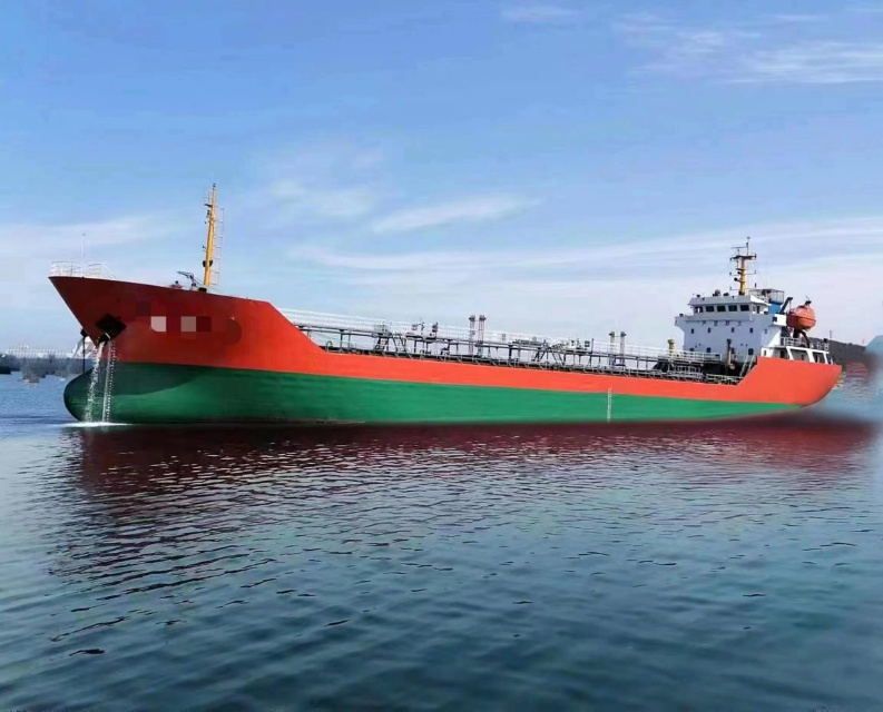 出售3800吨近海油船