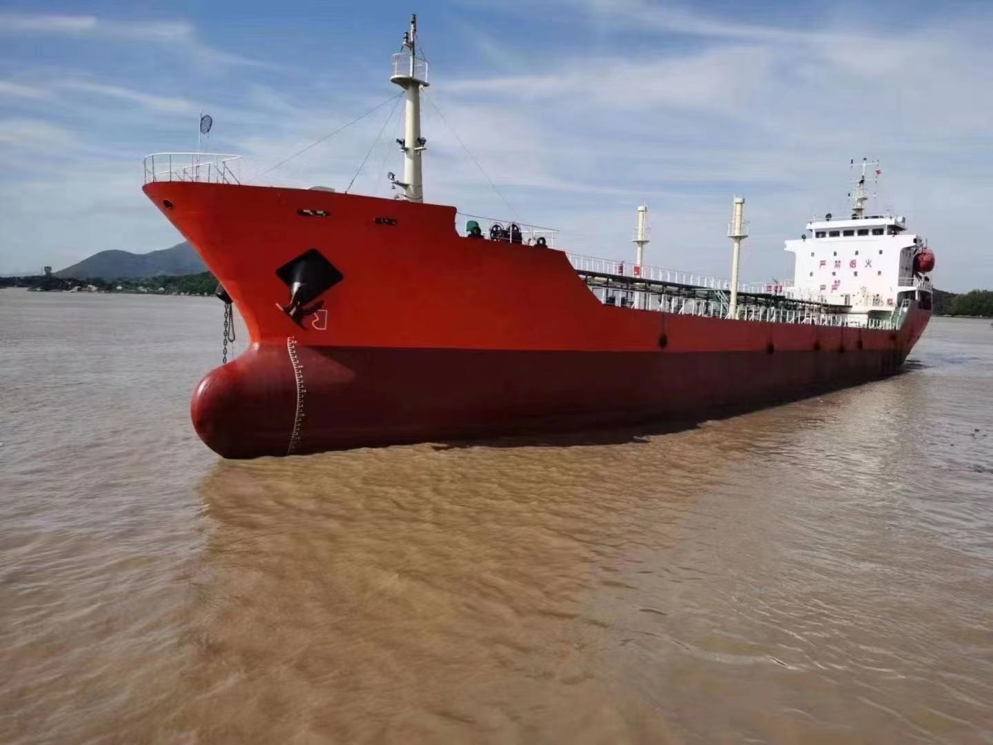 出售5000吨油船