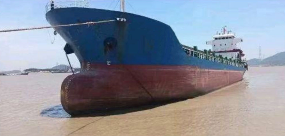 出售05年5000吨集装箱多用途船