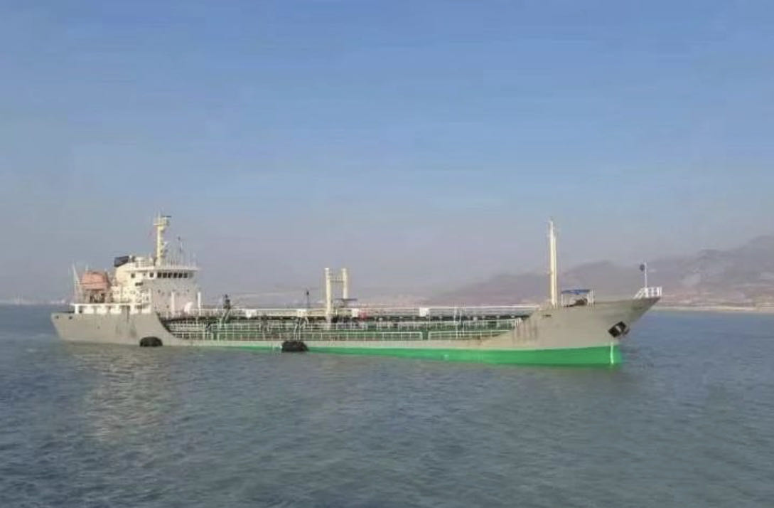售2002年台州造6400吨油船