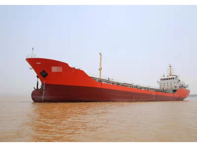 出售2630吨油船