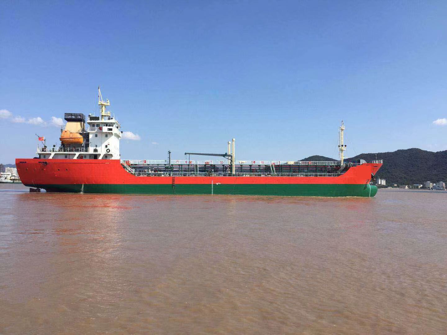 出售2012年3200吨油船