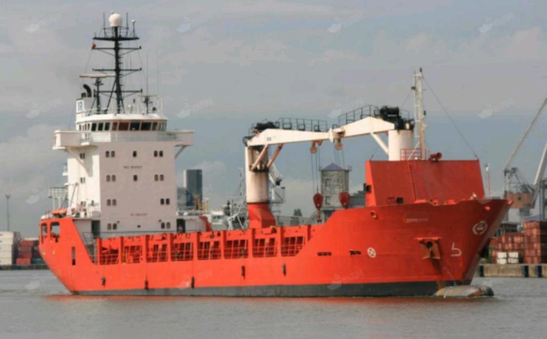 出售3500吨集装箱船（外贸）