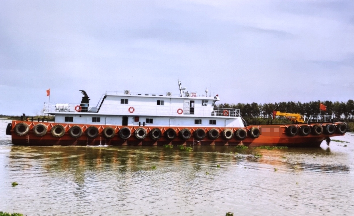 出售交通船12人2022年江苏造船首配台1吨可回转吊机