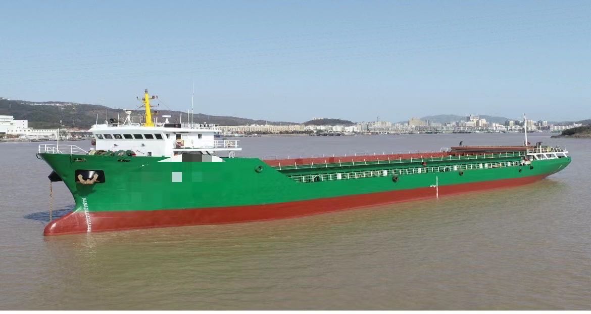 出售2500吨敞口集装箱船 2004年造