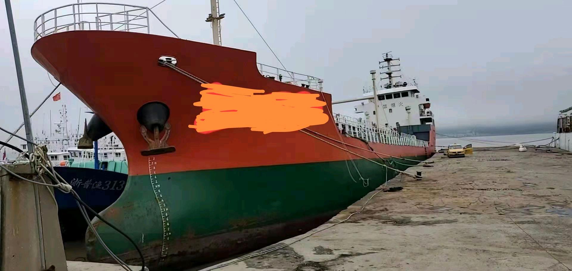 出售2350吨油船