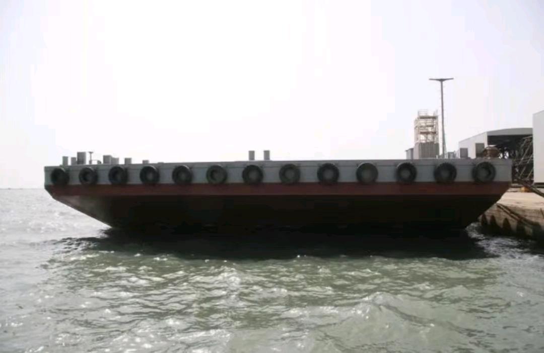 出售:沿海航区无动力甲板驳 ​ ​