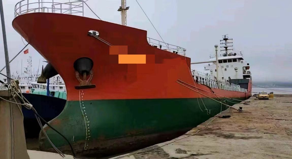 出售（两艘油船）2354吨，3472吨， 价格优惠