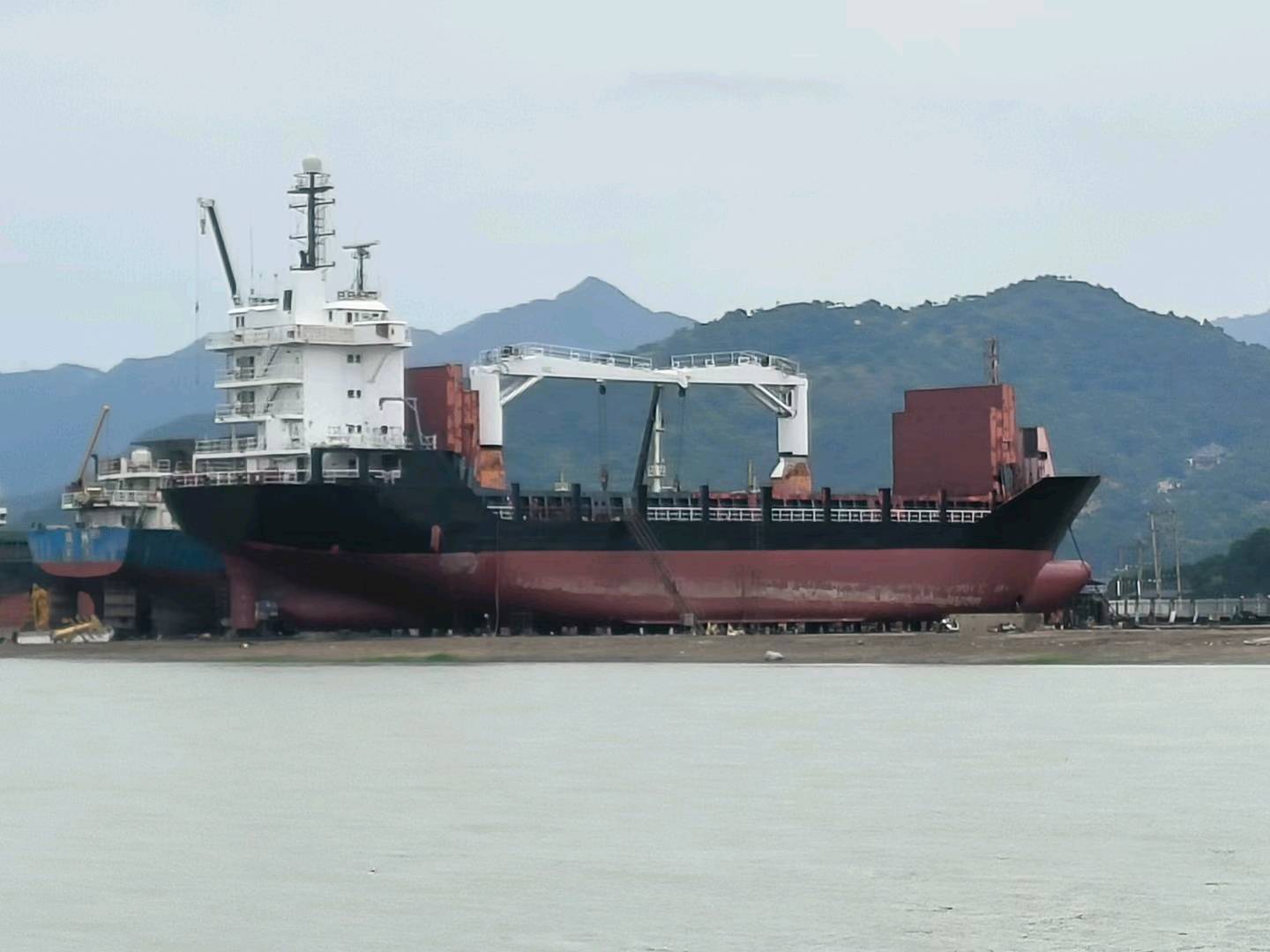 3500吨集装箱船