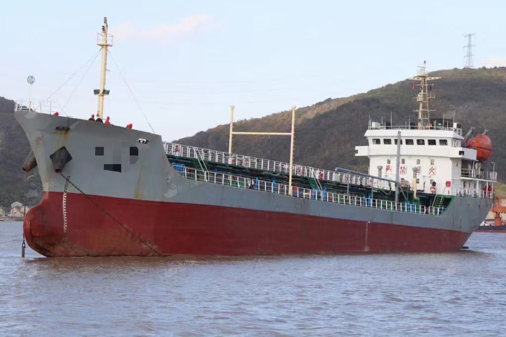 出售06年3800吨双壳油船
