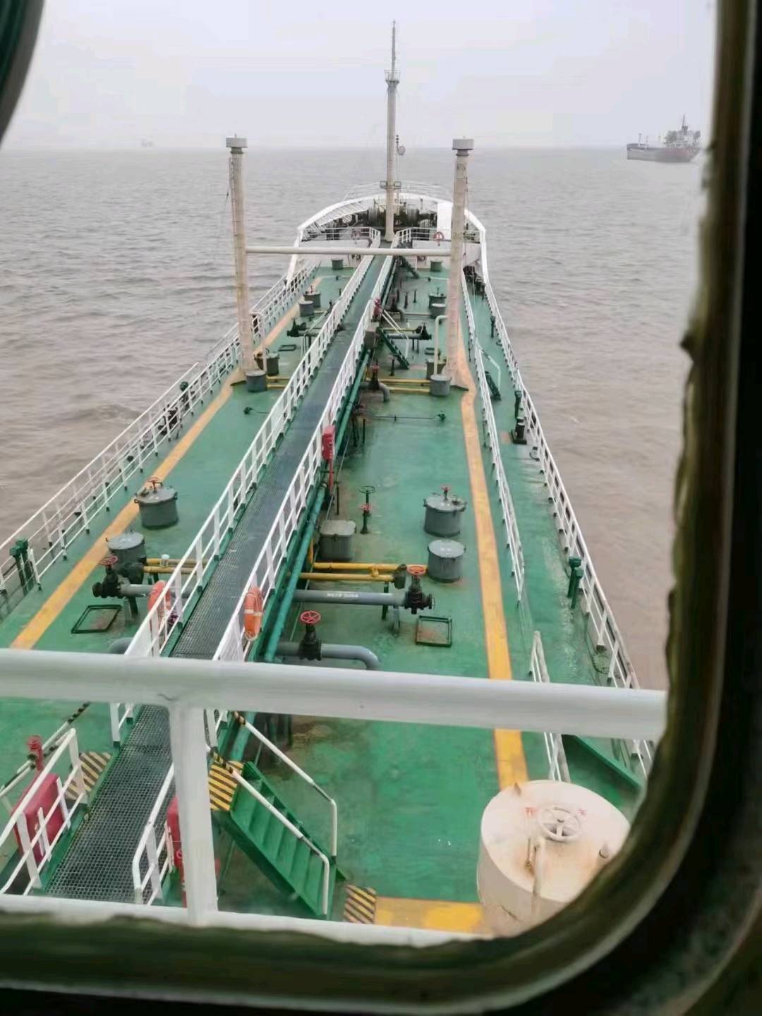 出售3750吨油船