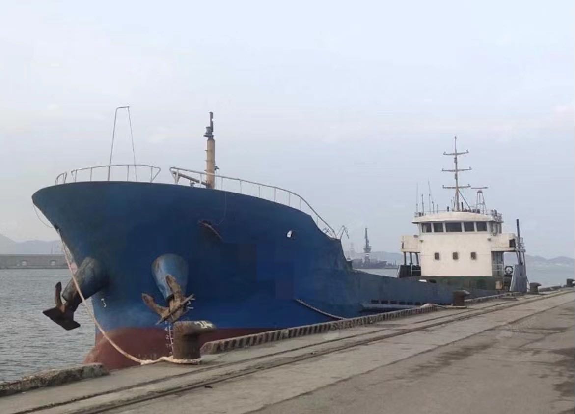 出售08年近海1080吨货船