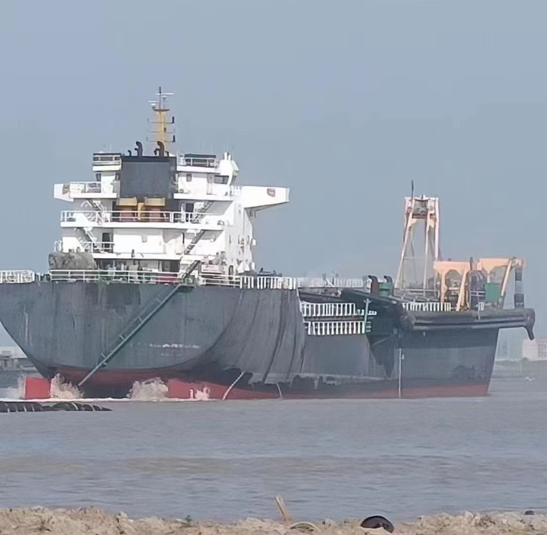 出售17年江苏造15000吨自抽自卸沙船