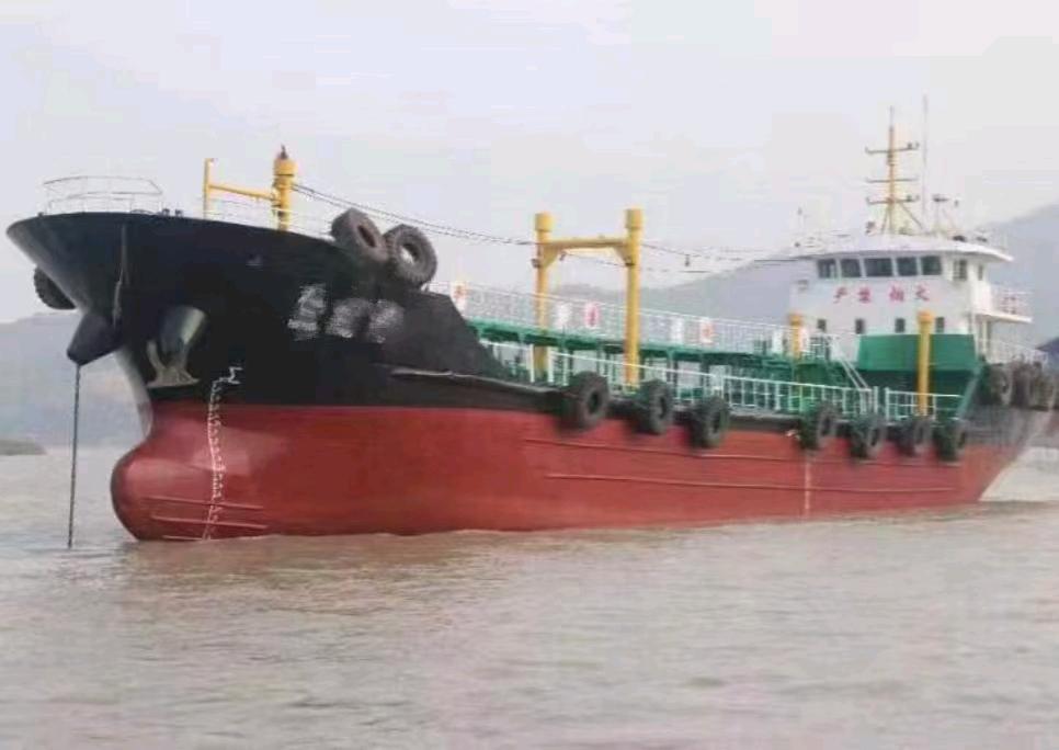 出售:1000吨油船