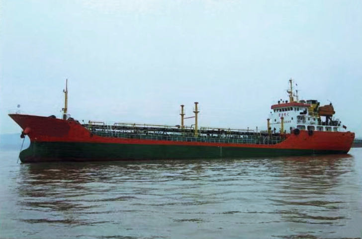 出售06年3200吨双底双壳油船