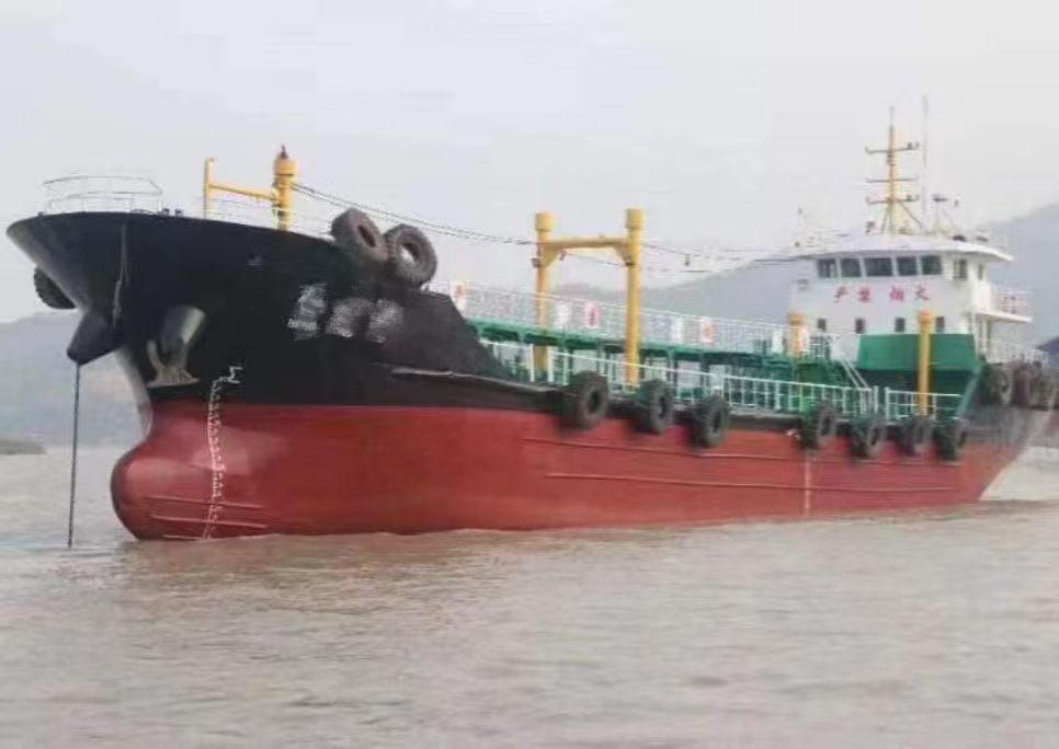 出售：2008年1000吨油船