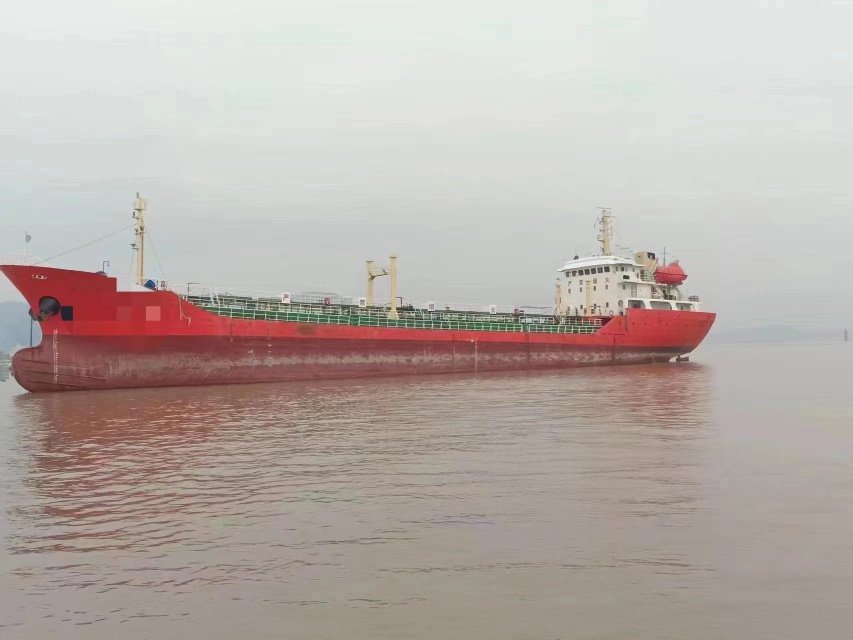 出售4100吨近海油船