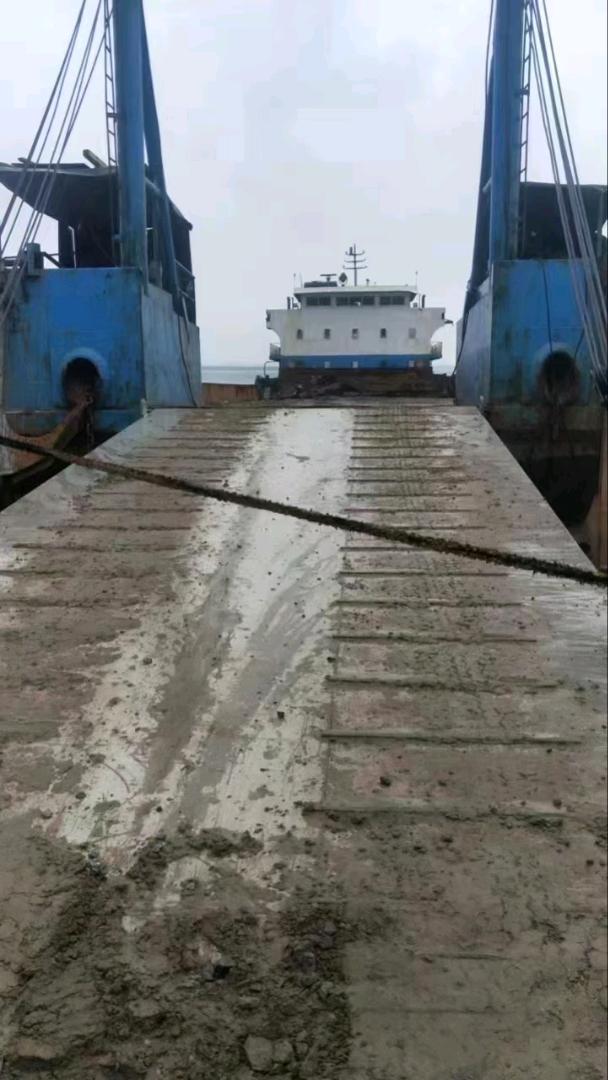 诚意出售2013年1700吨后驾甲板驳船 建造地:江苏 检验机构：ZC检验