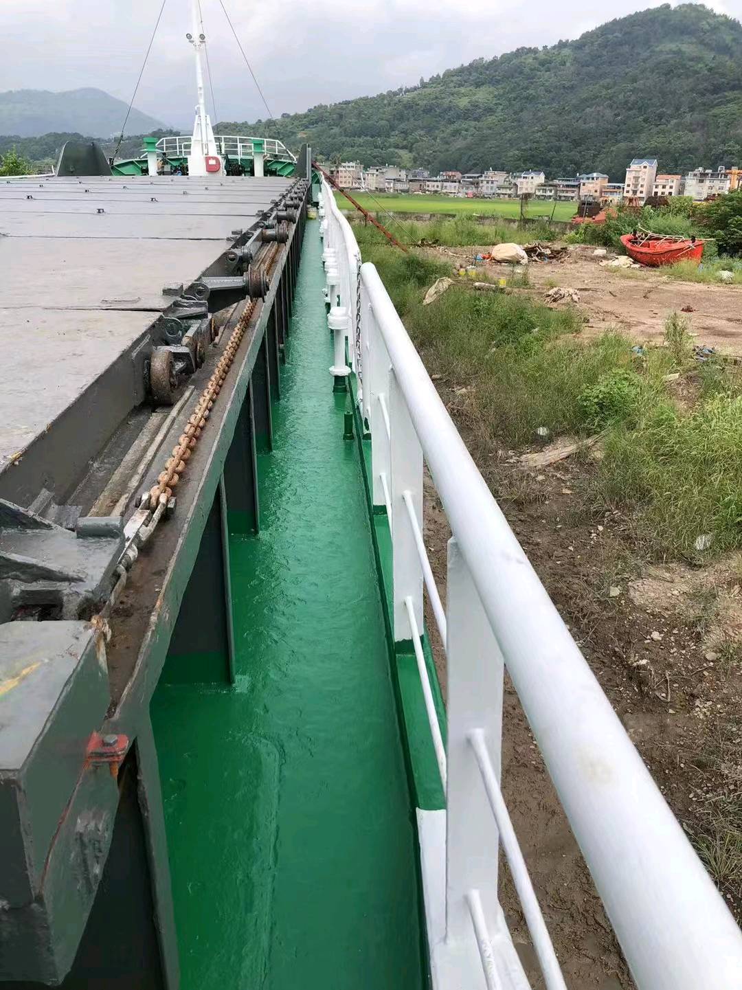 出售:日本1300吨货船