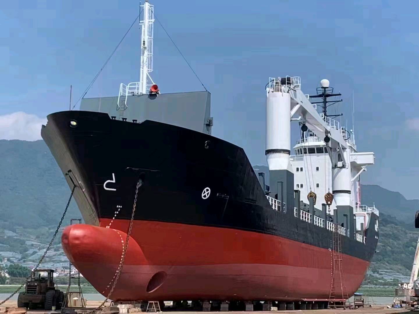 出售:3500吨外贸集装箱船