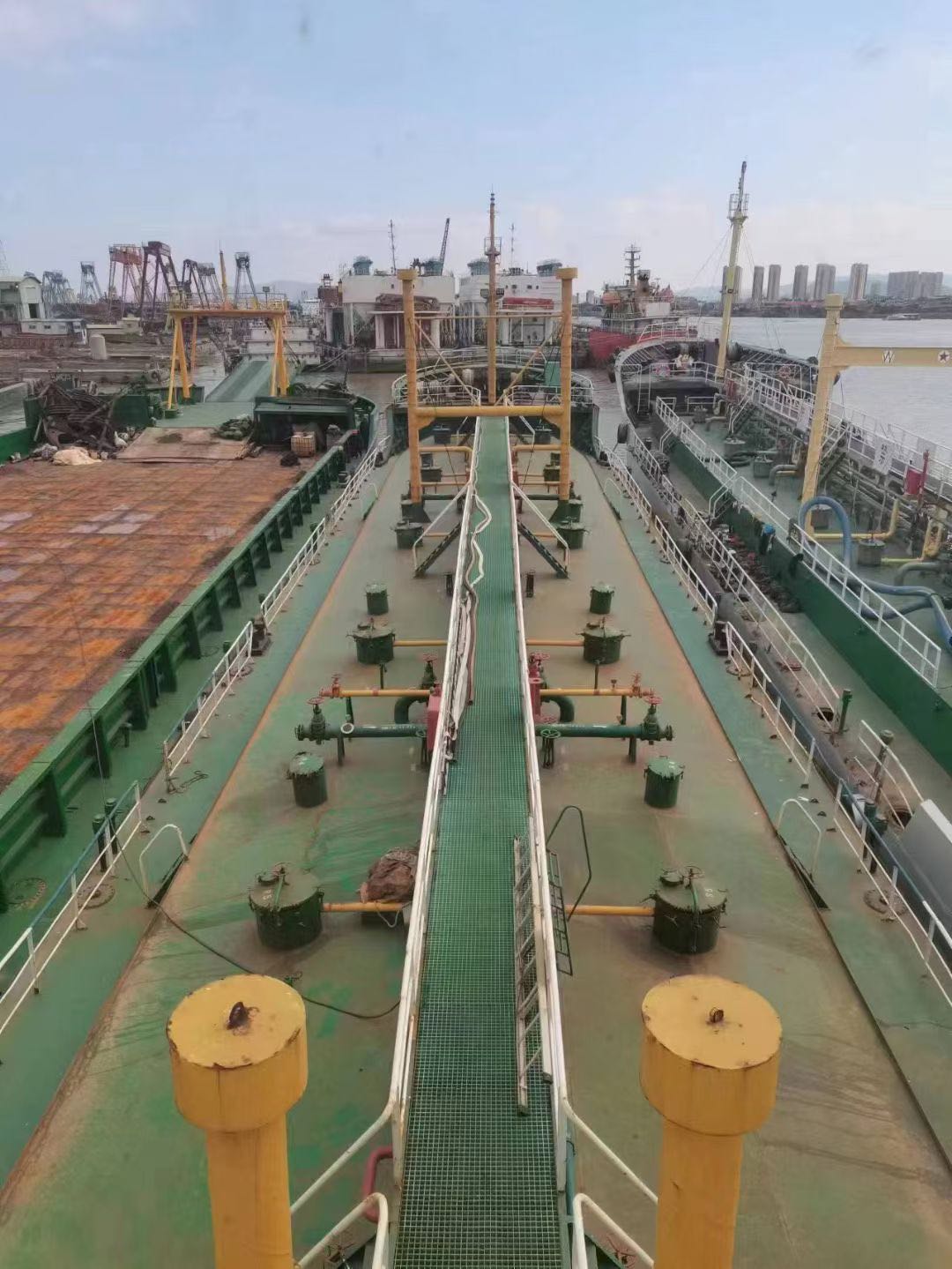 出售：2500吨双底双壳油船 不带交通部运力 2005年12月浙江临海建造，双壳改造年月：2013年改造