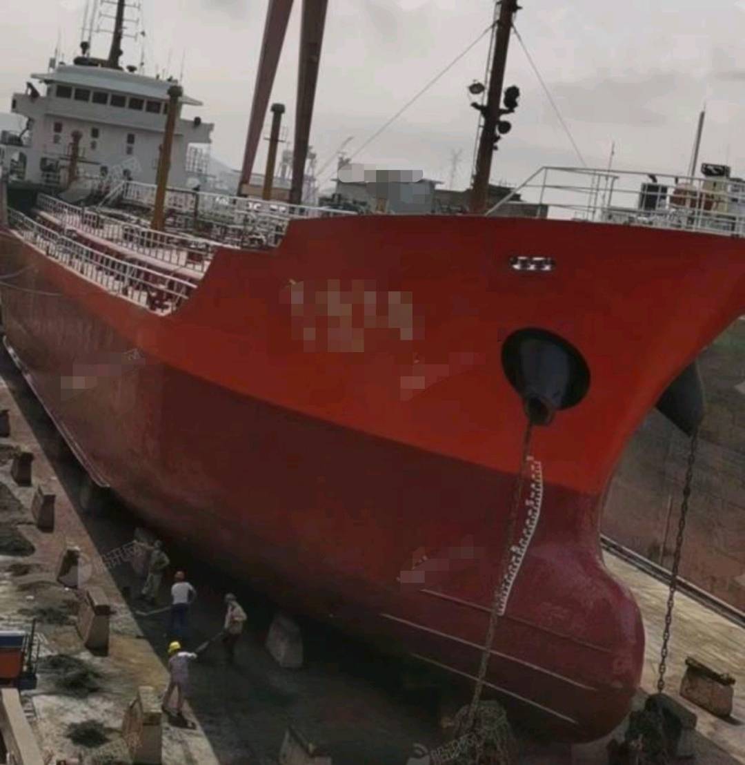出售3350t油船