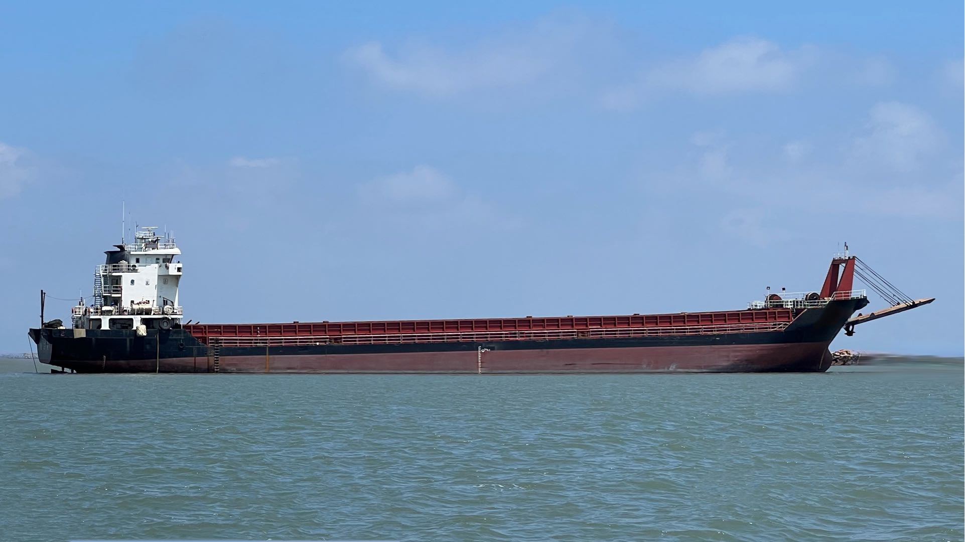 低价出售5660吨甲板货船： 前跳板/后驾驶室 2018年1月江苏建造