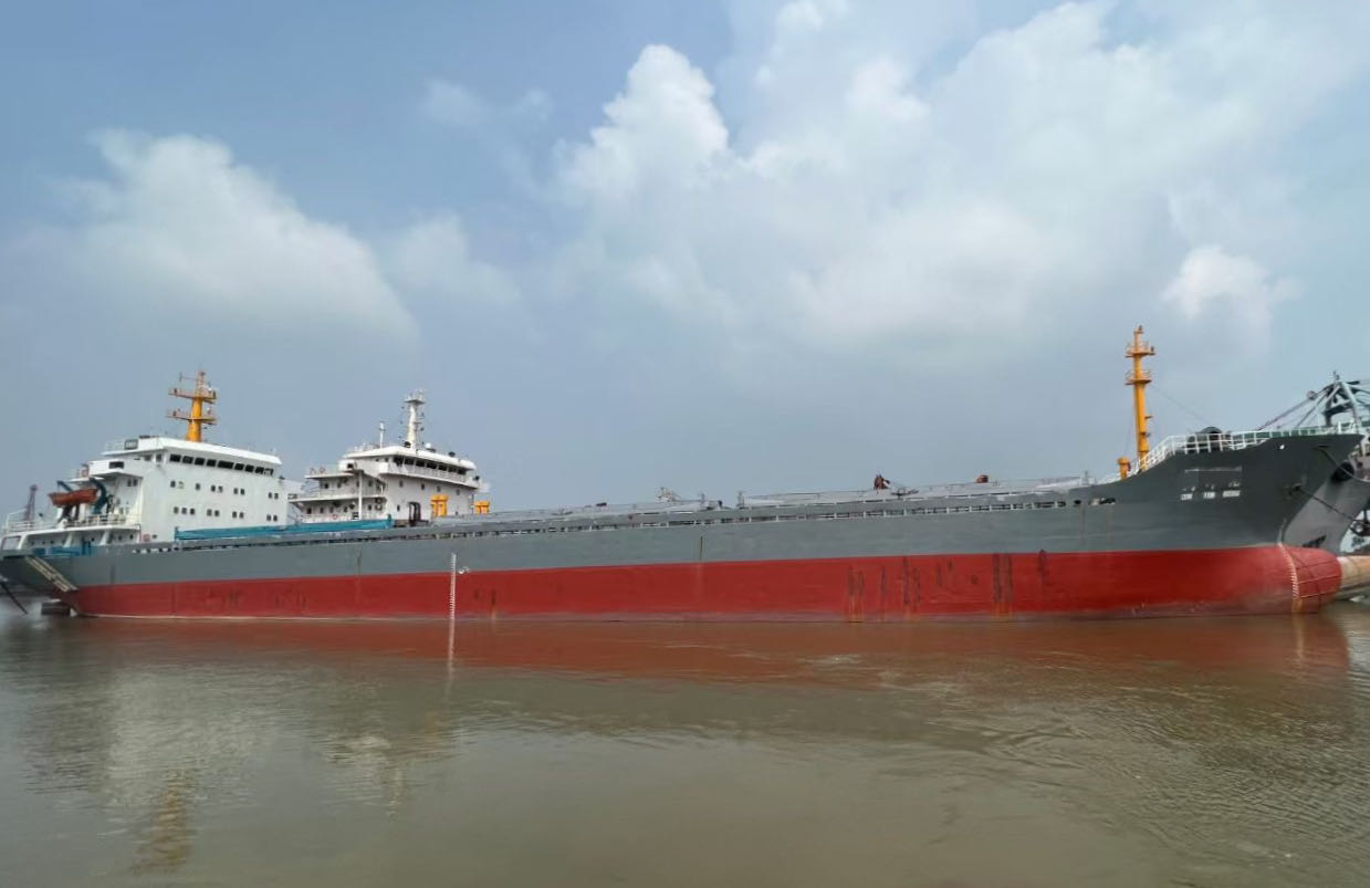 出售：8100吨单壳散货船 2005年12月温岭CCS完工