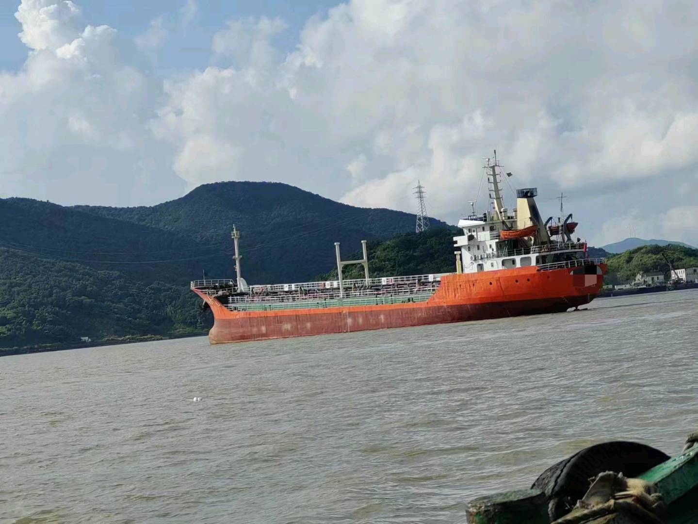 出售2470吨油船