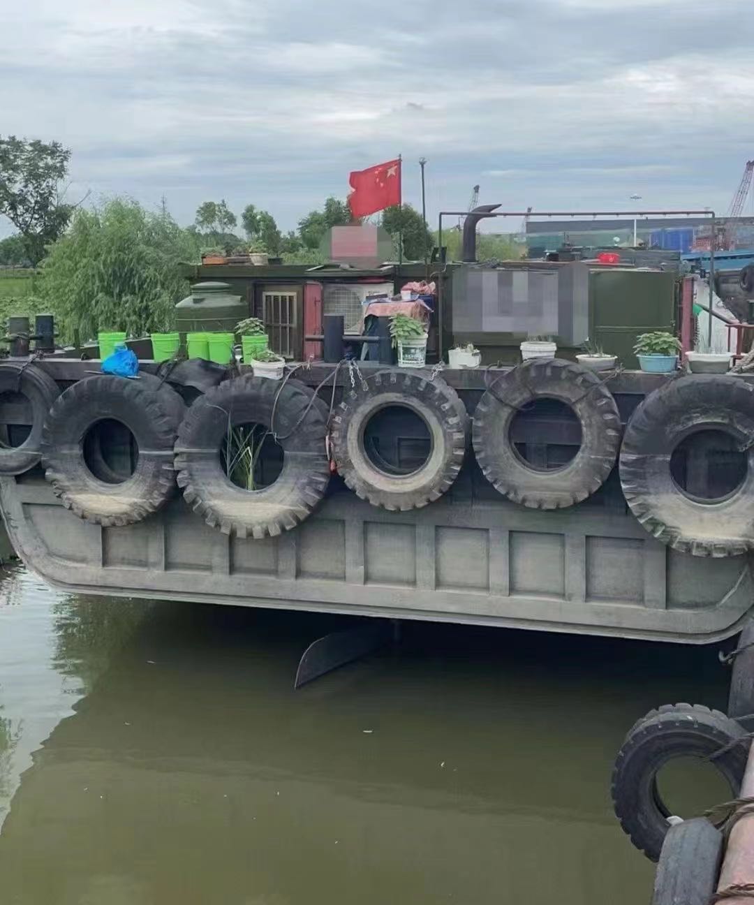 900吨小船