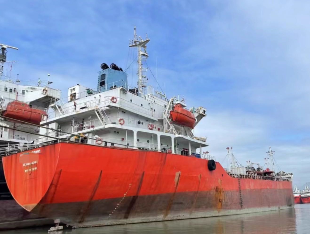 出售90年日本造8000吨不锈钢化学品油船