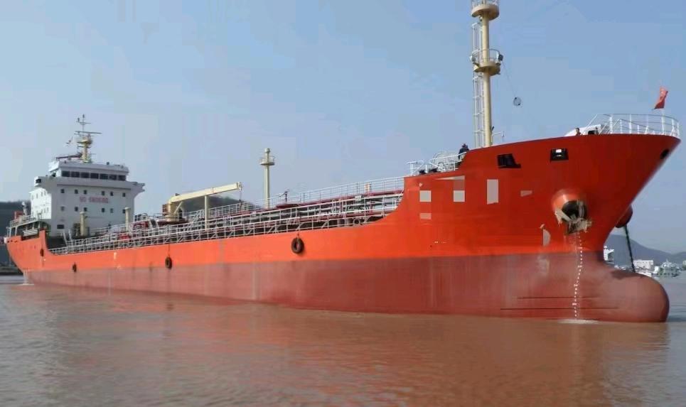 出售:6210吨双壳油船