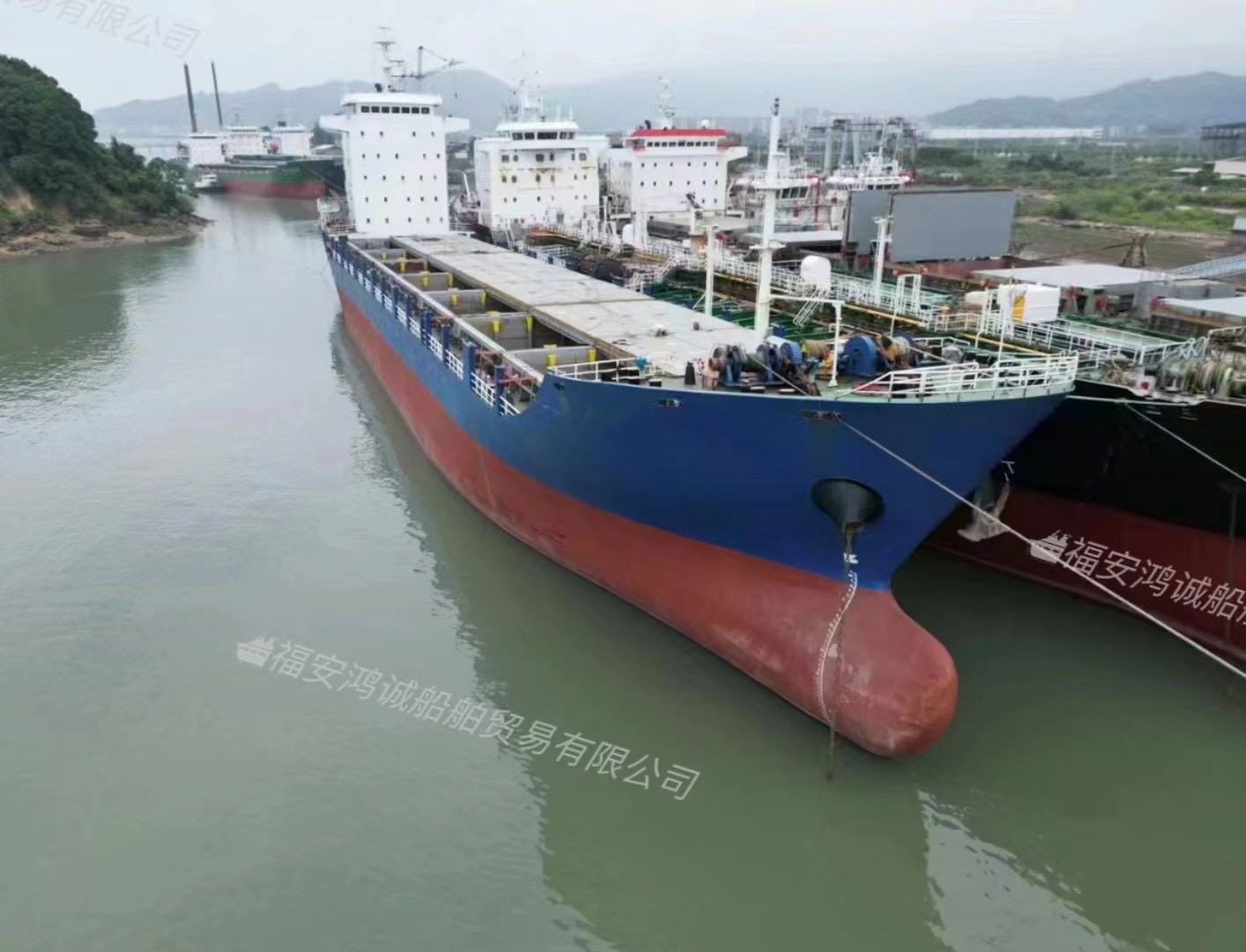 出售巴拿马船级：11500吨双壳集装箱船  装载713TEU 建造年月：2006年