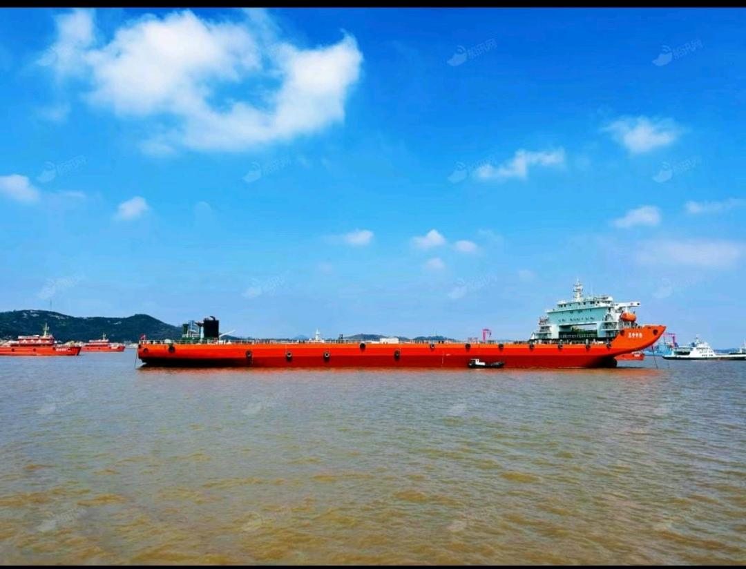 出售/出租2023年国内ZC检验45米宽前驾甲板驳 船舶类型：前驾甲板驳船 建造地：浙江