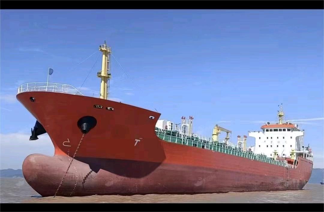 MY167 出售:近海航区3700吨双底双壳油船（闪点≤60℃） 建造完工：2013年
