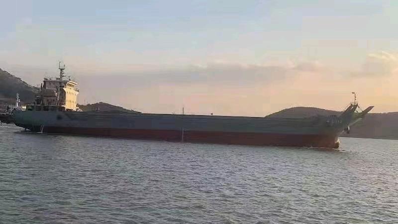 出售8100吨在航后驾甲板船: 【后驾前跳板】8100吨2015年，江苏造