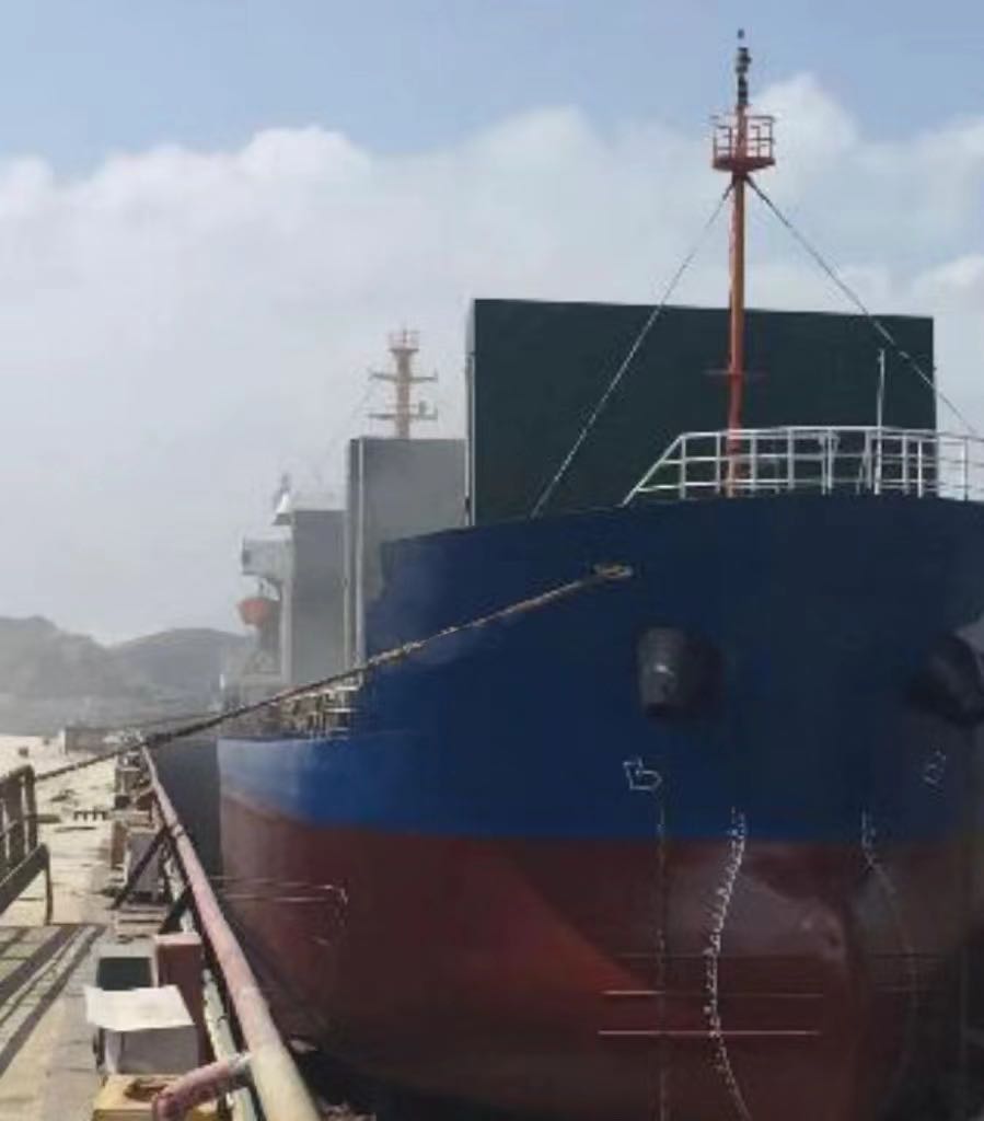 出售：5050吨在航多用途货船  2008年9月江苏建造 CCS/ 舱 盖：液压顶立式钢质风雨