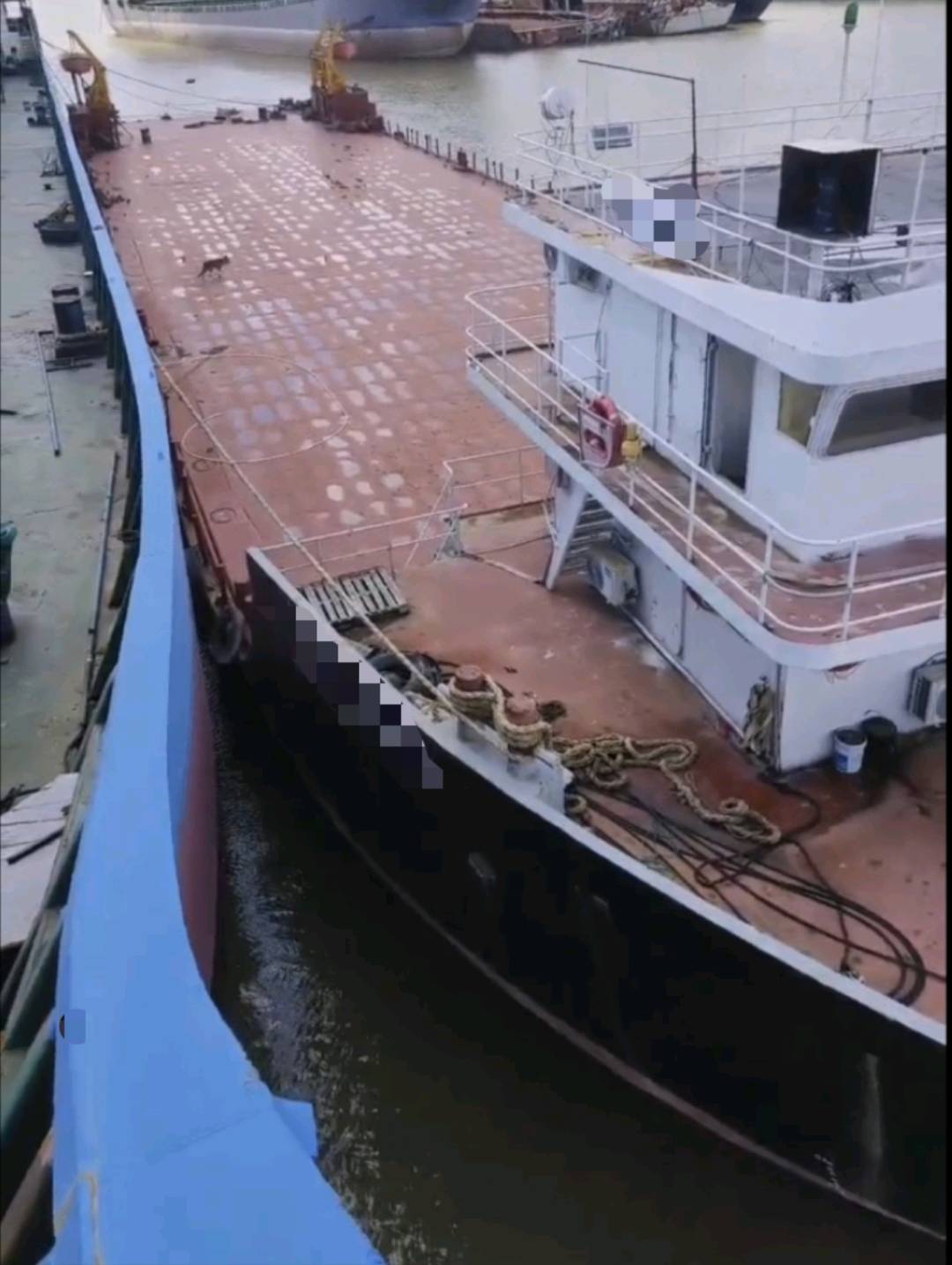 低价售:《吉船街519》 3600吨甲板驳船/前驾 2010年10月扬州ZC完工