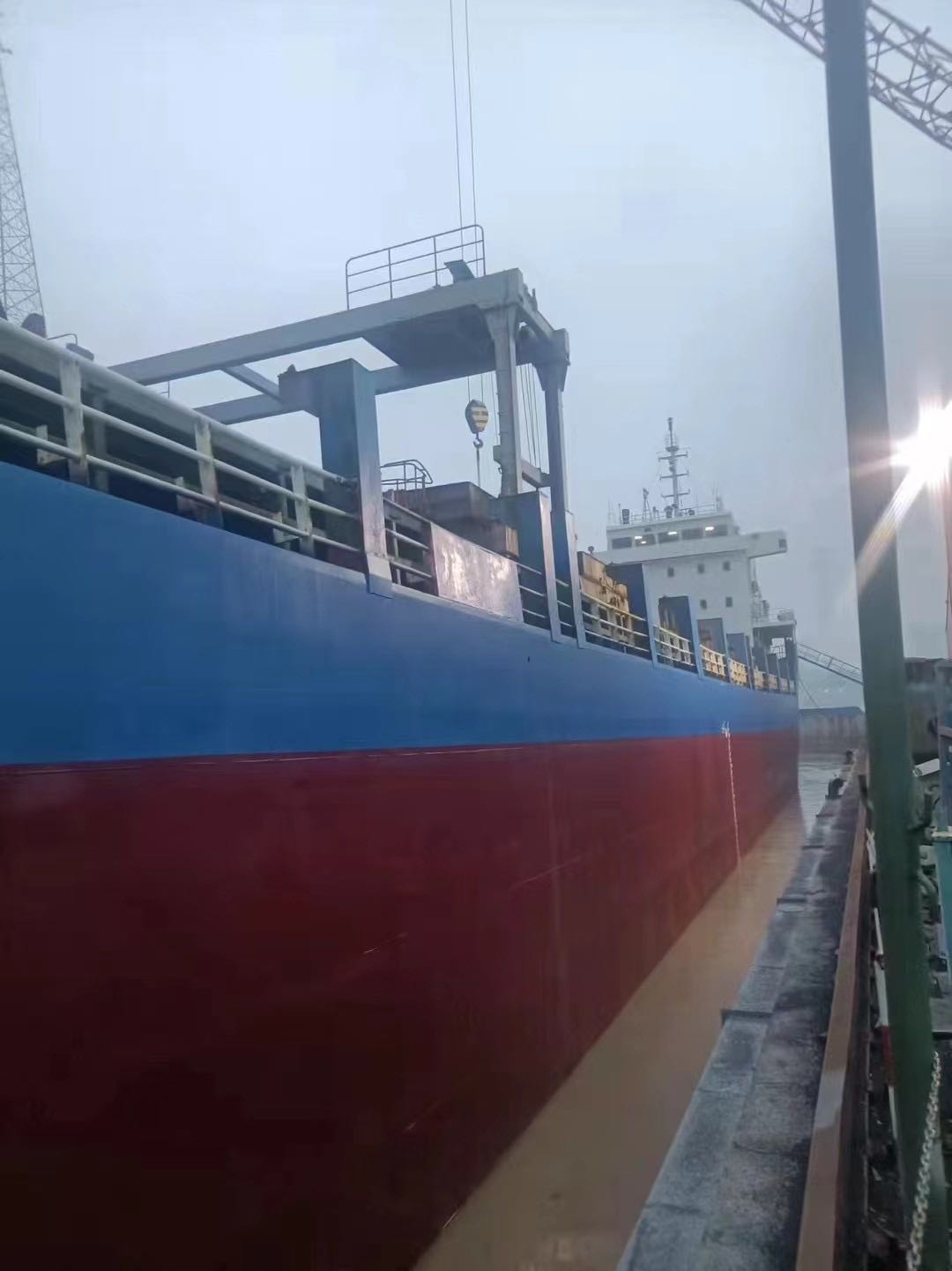 出售：6400吨双壳集装箱船 正常运量（箱）348TEU 2005年浙江象山建造
