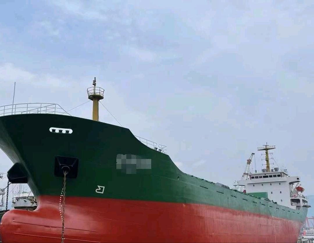 出售10000吨货船