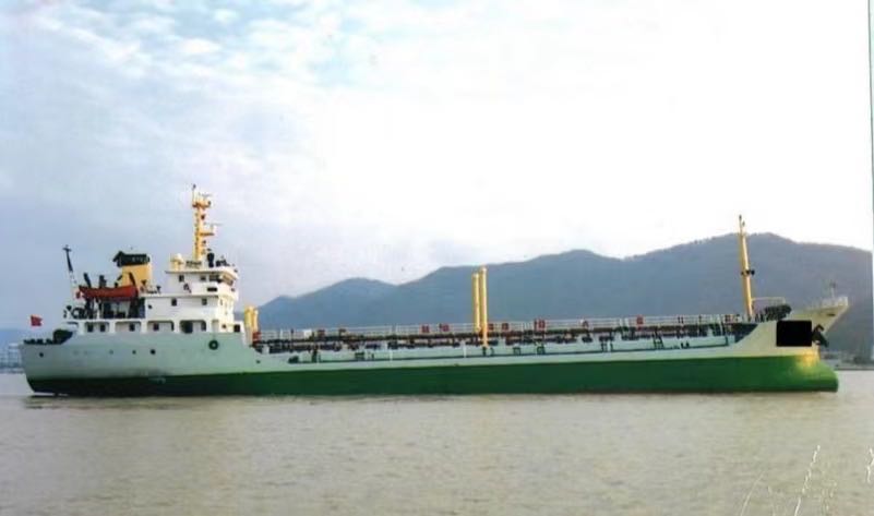 出售2400吨双壳一级油船 船舶类型：油船（闪点≤60℃） 建造完工：2006年1月 建造地点：浙江舟山
