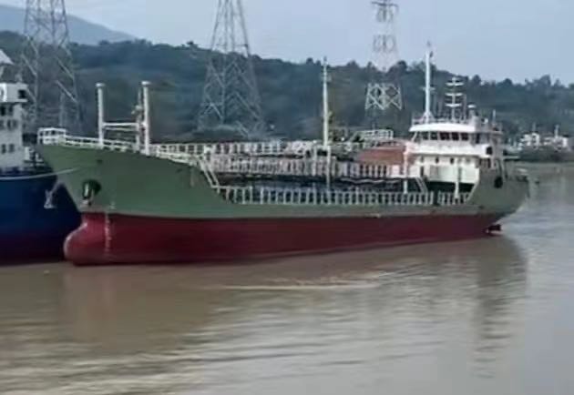 低价出售（两艘）2009年浙江台州造1000吨双底单壳三级柴油船