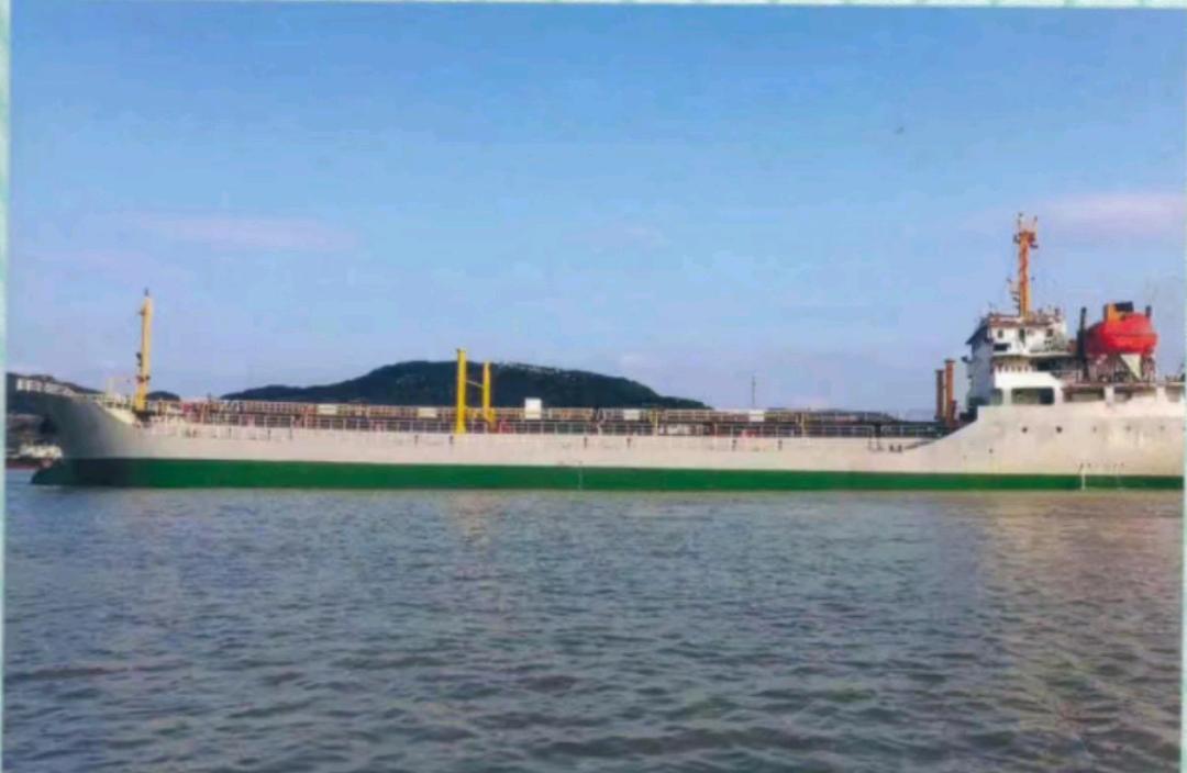 4800吨油船