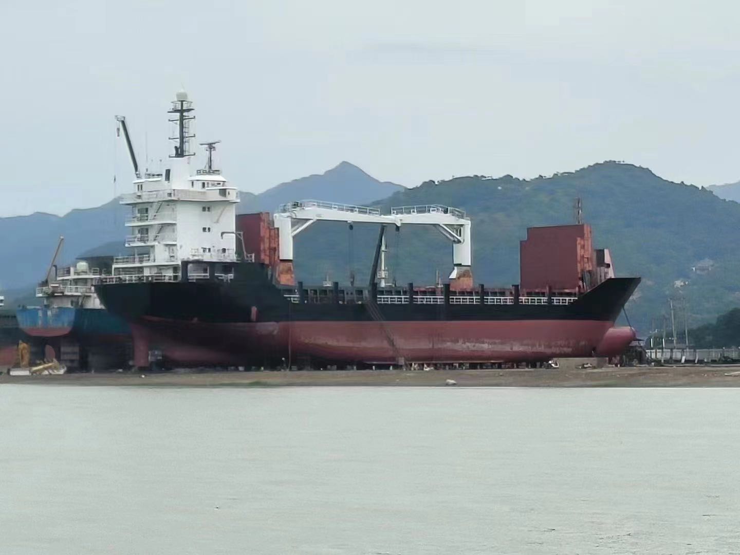 出售外贸3500吨多用途集装箱船 1989年德国建造 国籍：巴拿马
