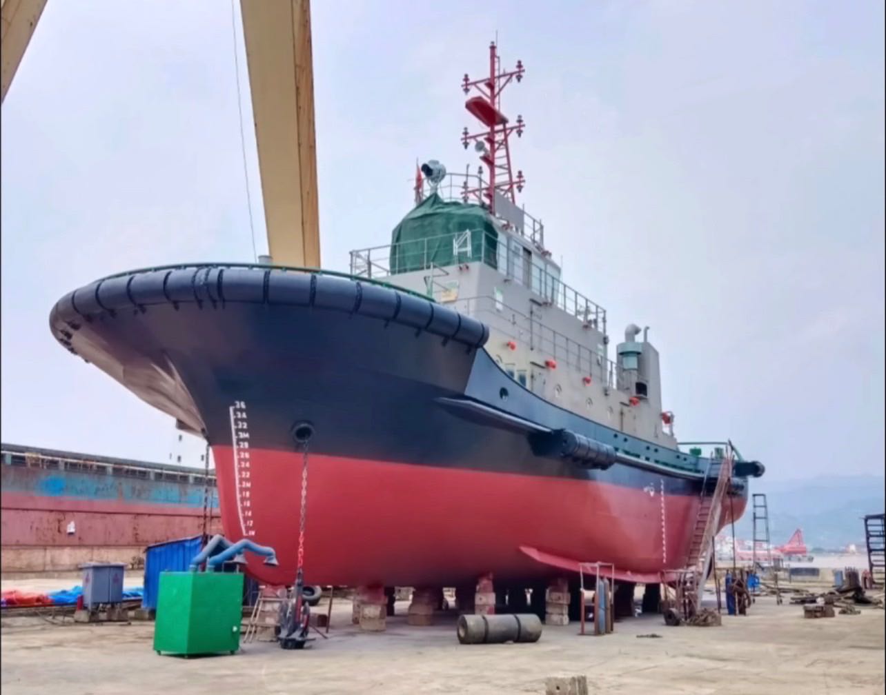 【新造CCS近海拖轮】 出售近海航区2500马力拖轮 船舶类型：普通拖船 2024年福建造 船级社：CCS 航区